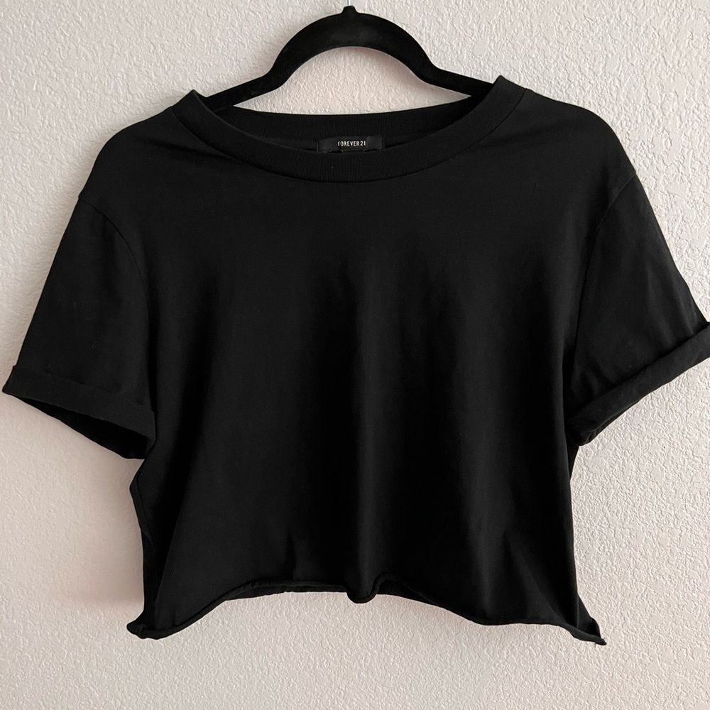 Forever 21 Cropped Black T-Shirt